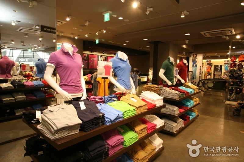SPAO明洞店 (1/17)