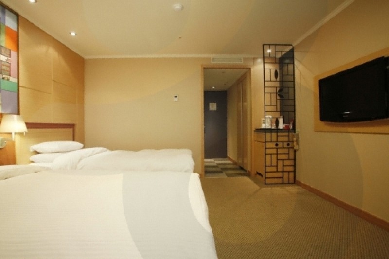 Hotel Sunshine  (10/16)