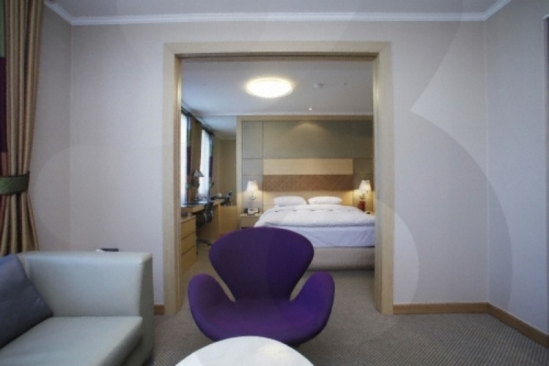 Hotel Sunshine  (12/16)