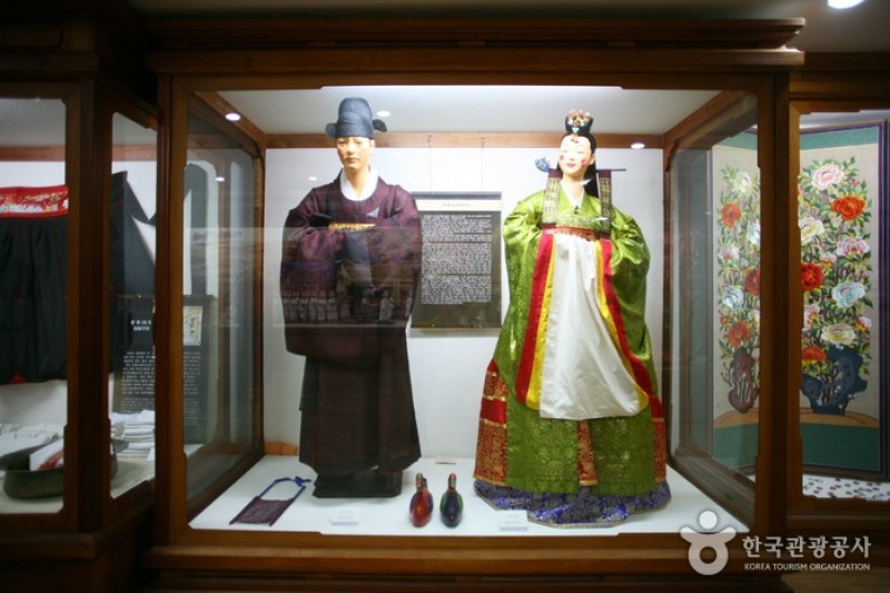 Lee Rhee Za 韓服展示館 (3/13)
