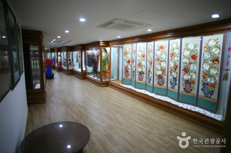 Lee Rhee Za 韓服展示館 (6/13)