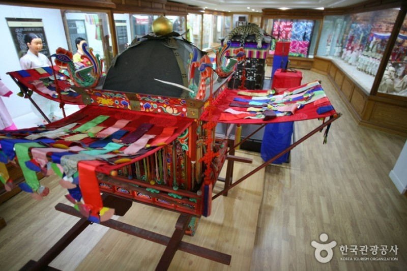 Lee Rhee Za 韓服展示館 (7/13)