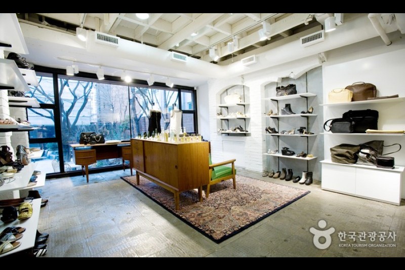 ILMO outlet & Cafe Scoop Garden (일모아울렛&카페) (2/9)