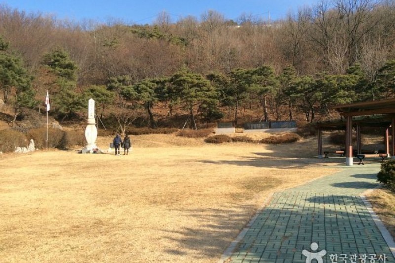 護國忠魂慰靈碑