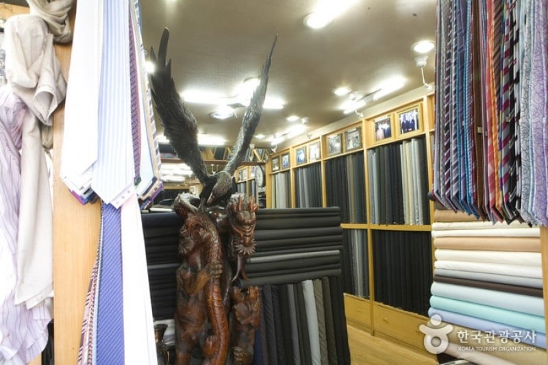 希爾頓西服店  (1/11)