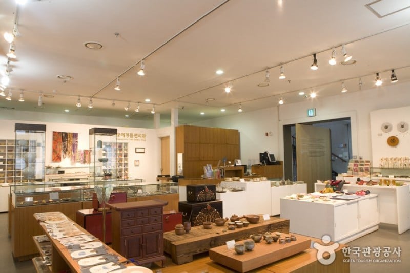 韓國工藝文化振興院 工藝名品販賣館  (2/13)