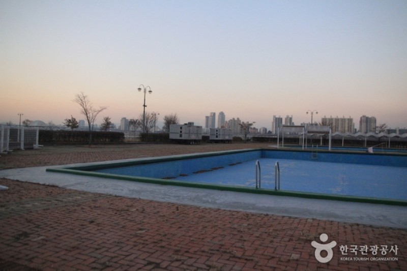 漢江市民公園蠶室游泳池 (2/4)