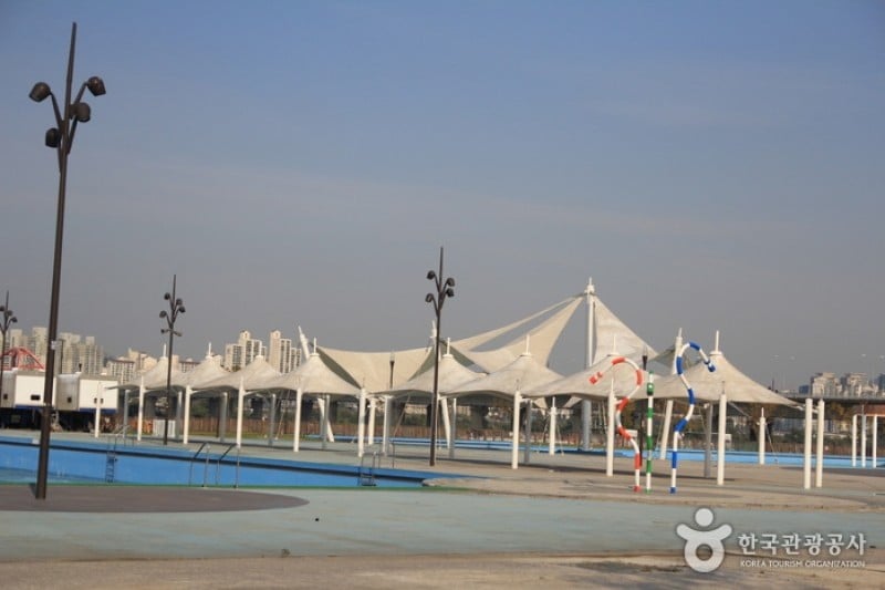 漢江市民公園汝矣島戶外游泳池 (2/4)