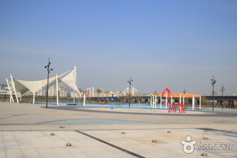 漢江市民公園汝矣島戶外游泳池 (3/4)