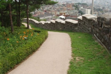茶山城郭路藝術市集