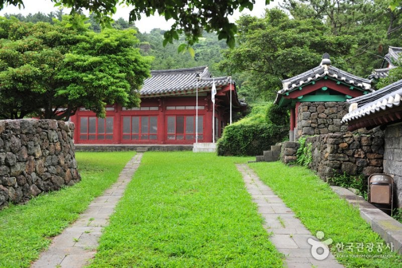 大靜鄉校