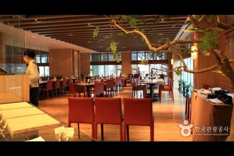 昆池岩滑雪渡假村 (2/8)