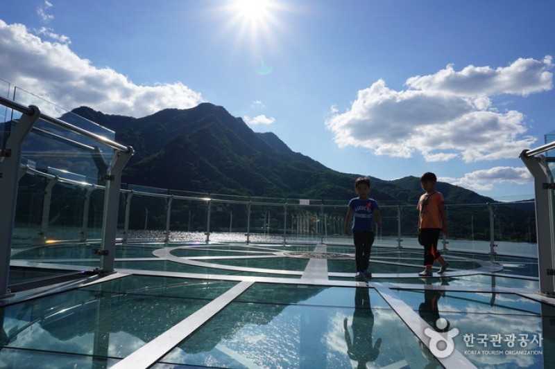 衣巖湖Skywalk