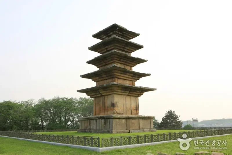 益山王宮裡五層石塔익산 왕궁리 오층석탑 (1/7)