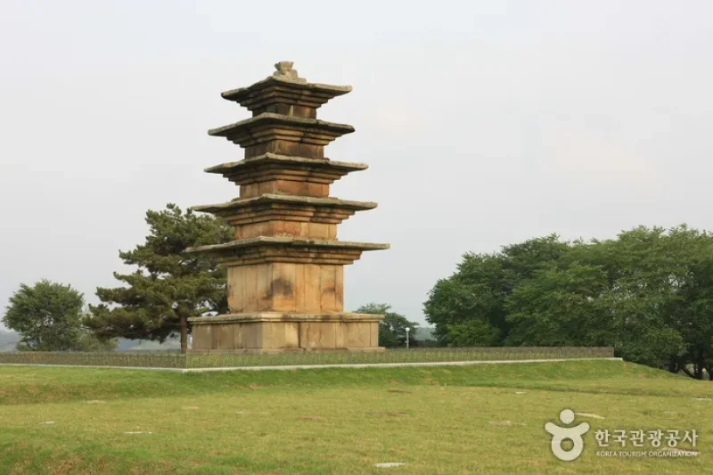 益山王宮裡五層石塔익산 왕궁리 오층석탑 (3/7)