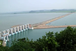 靈巖湖