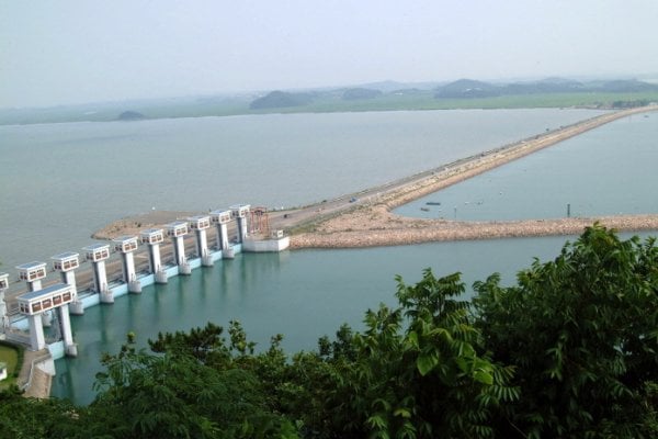 靈巖湖