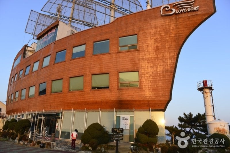 愛的遊覽船西餐廳 (2/5)
