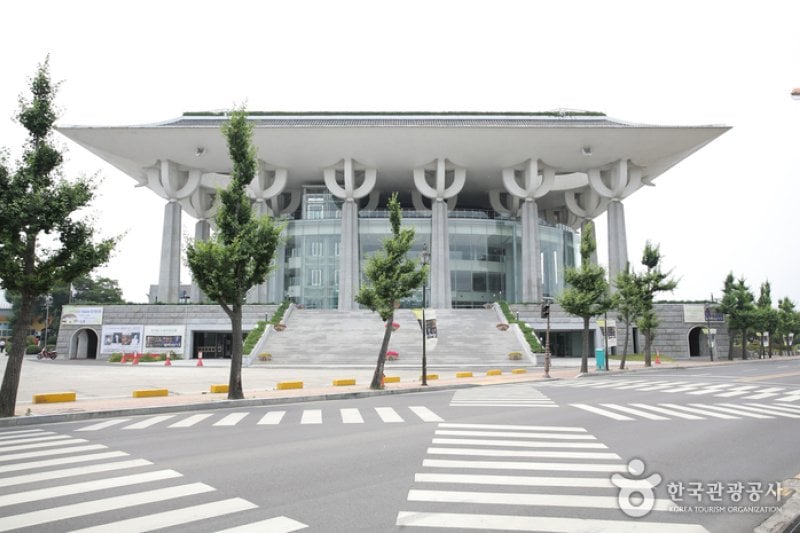 慶尚南道文化藝術會館 (4/7)