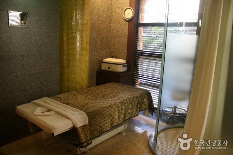 RESOM SPA Castle (2/14)