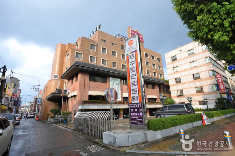Geumsoojang觀光飯店 (1/6)
