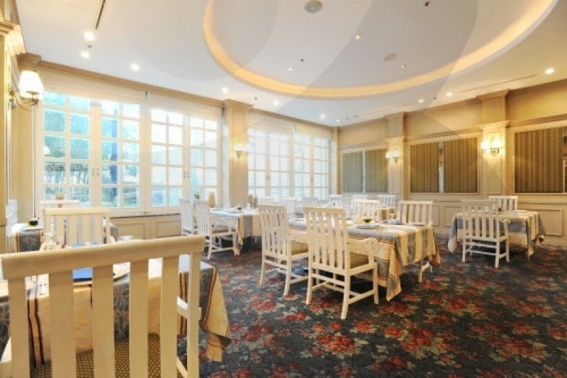 現代飯店