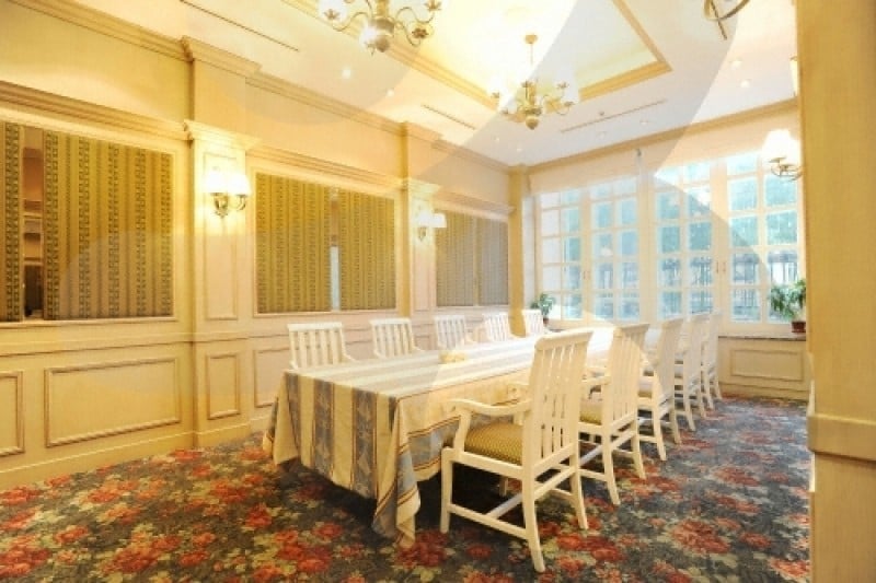 現代飯店