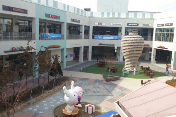 樂天名牌折扣購物中心利川店
