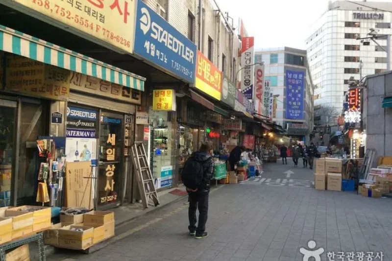 南大門本棟服飾商街 (2/5)