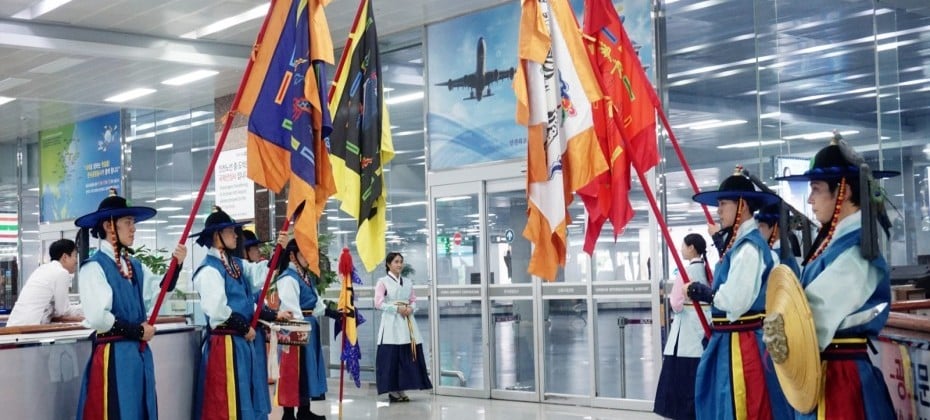 在金海機場觀看了韓國觀光公社的代表劇目——天劍的歸還 (7/40)