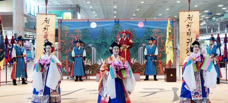 在金海機場觀看了韓國觀光公社的代表劇目——天劍的歸還 (10/40)