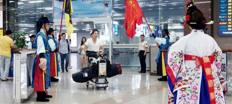 在金海機場觀看了韓國觀光公社的代表劇目——天劍的歸還 (34/40)