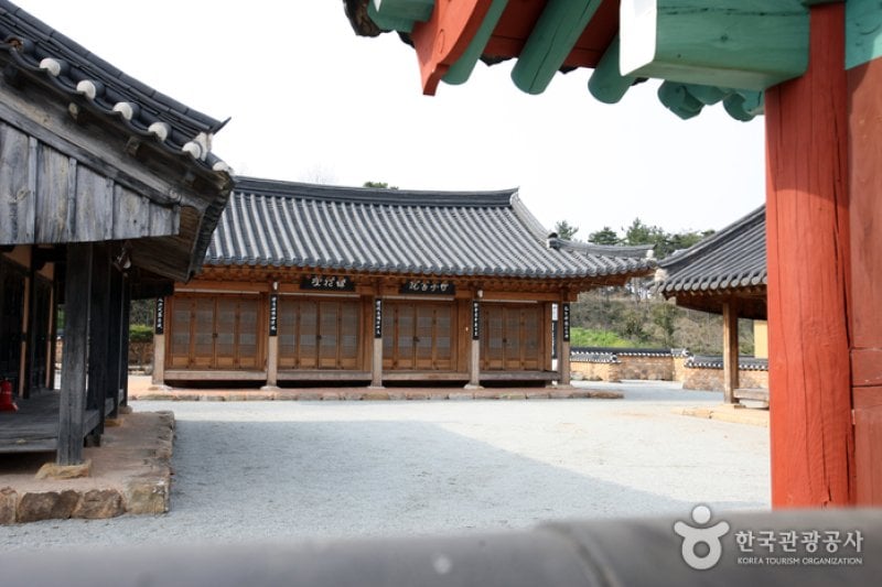 靈巖鳩林傳統韓屋村 (13/42)