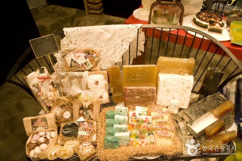 CHIC AND CHICK化妆品店 (2/7)