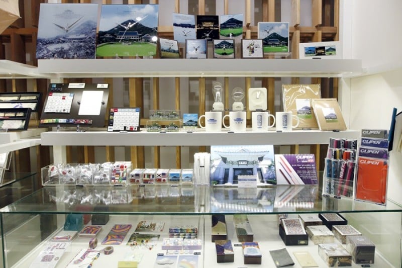 青瓦台舍廊坊紀念品店 (3/15)