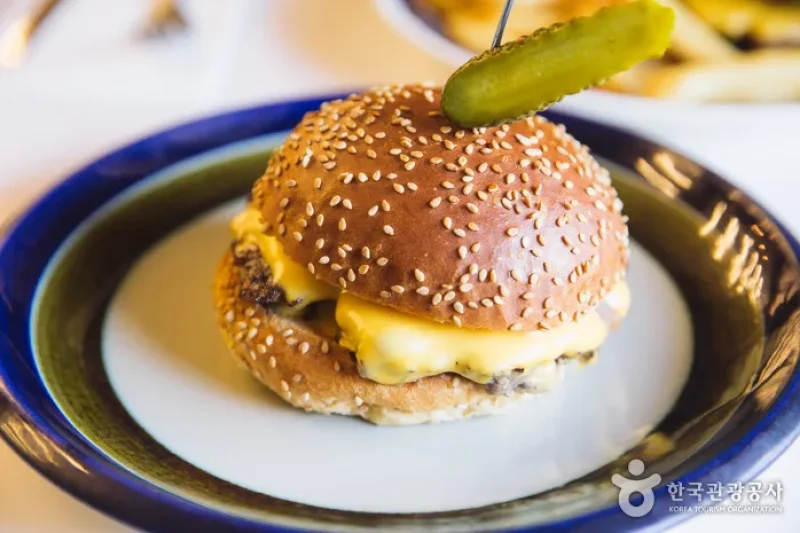 I am A burger (1/6)