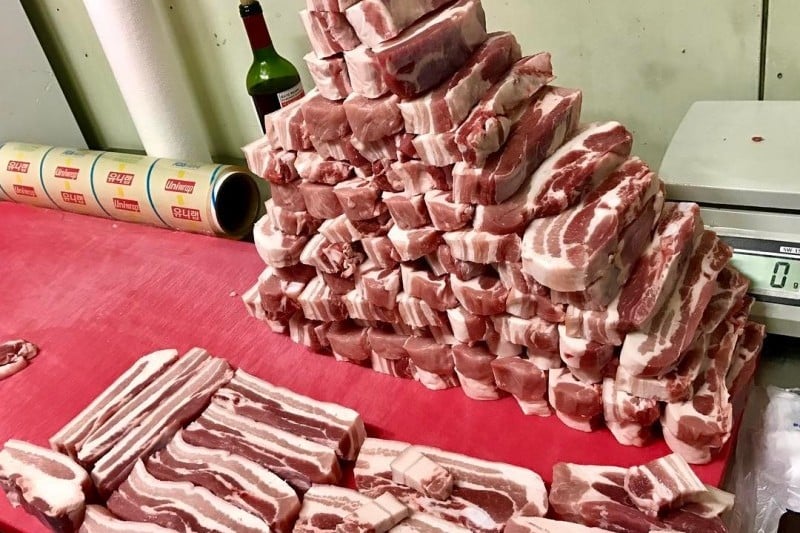 HAHA&金鐘國的401精肉餐館 弘大店 (7/11)