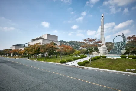笠岩文化城(갓바위 문화타운)