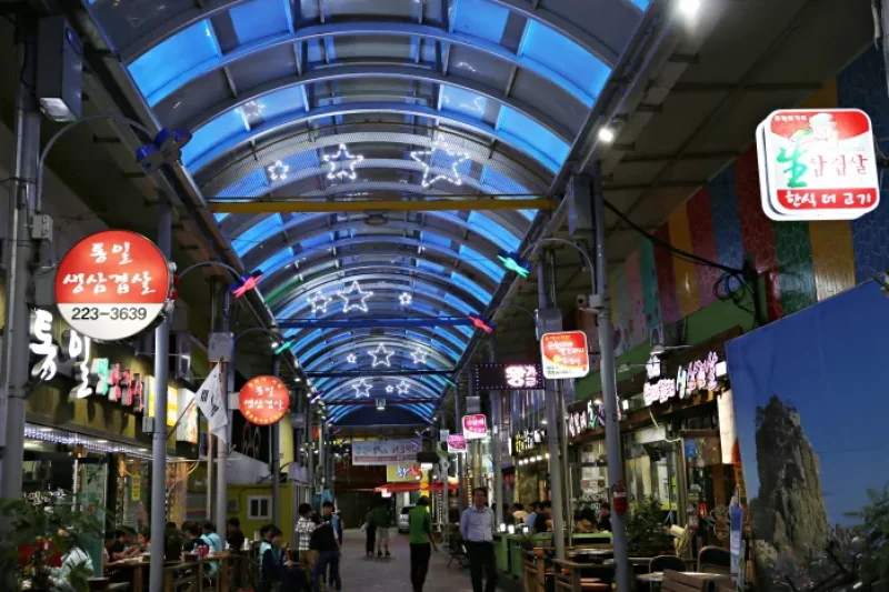 西門古玩舊貨夜市&amp;西門市場五花肉街(서문풍물야시장 &amp; 서문시장삼겹살거리) (1/4)