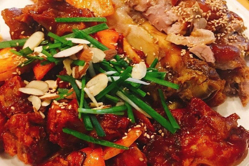 弘大刀削麵和豬蹄 釜山西麵（홍대칼국수와족발 부산서면）
