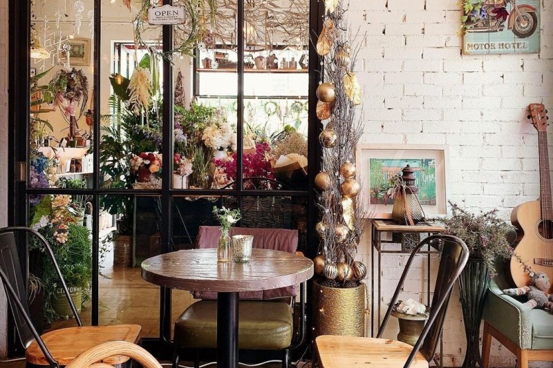 cafe mayB