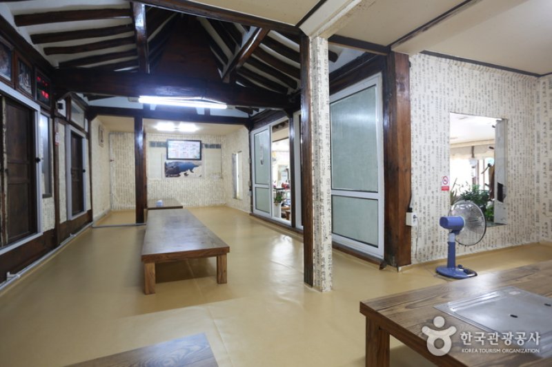 欅樹生魚片店